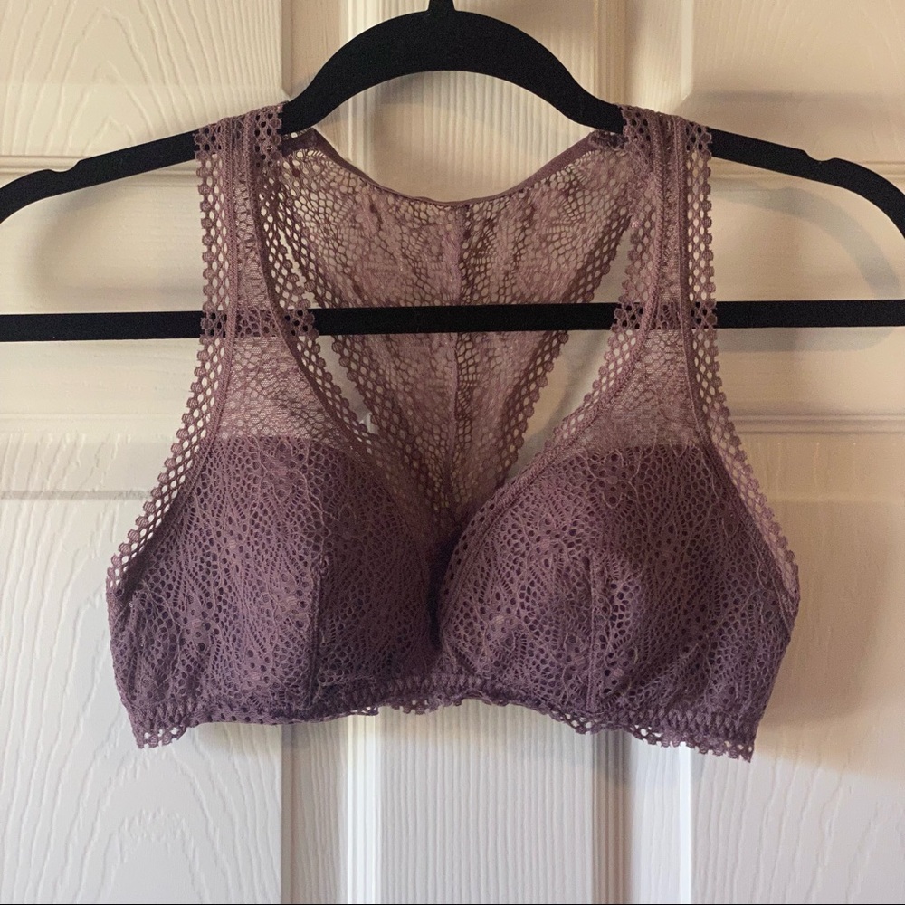 Victoria’s Secret women’s purple lace bralette